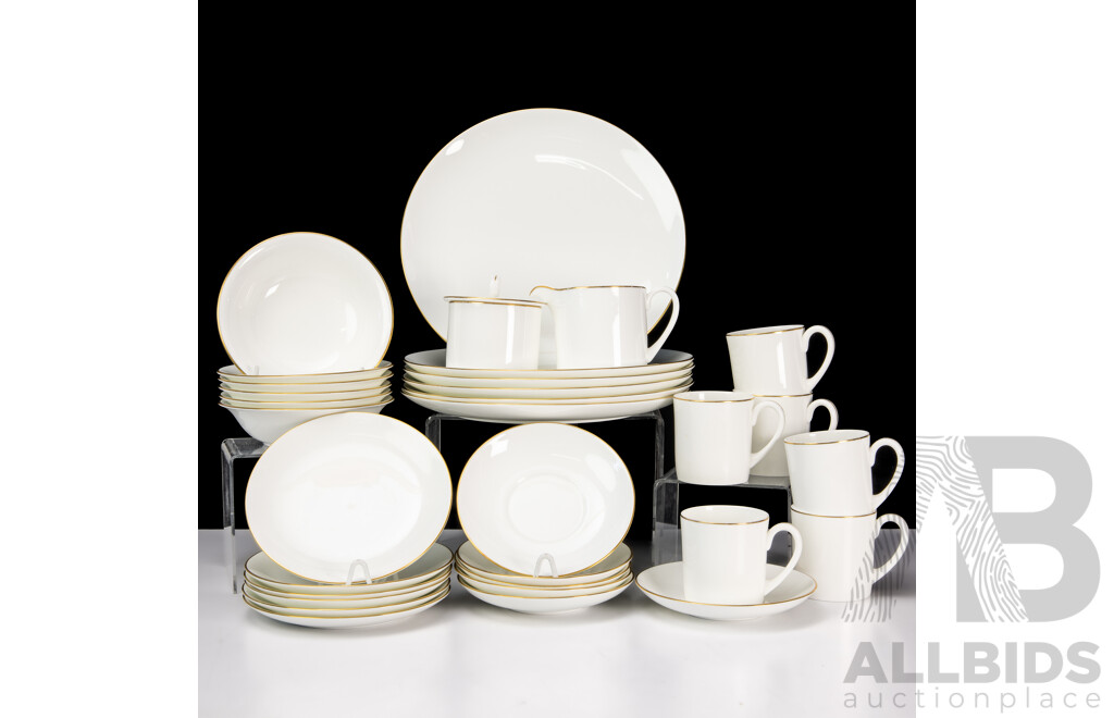 Wedgwood 32 Piece Porcelain Dinner Service for Six in Formal Gold Pattern