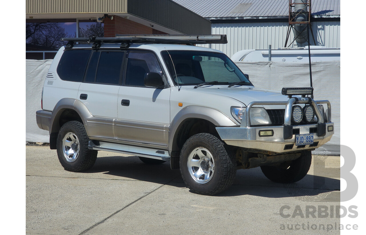 8/2002 Toyota Landcruiser Prado GXL (4x4) KZJ95R 4d Wagon White / Gold 3.0L