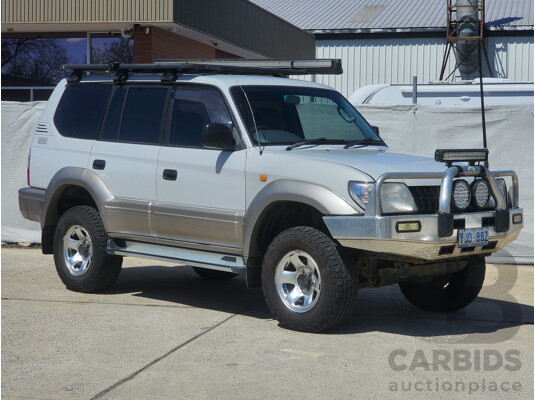 8/2002 Toyota Landcruiser Prado GXL (4x4) KZJ95R 4d Wagon White / Gold 3.0L