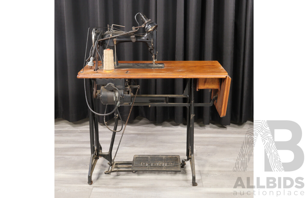 Vintage Singer Sewing Machine on Metal Treadle Base