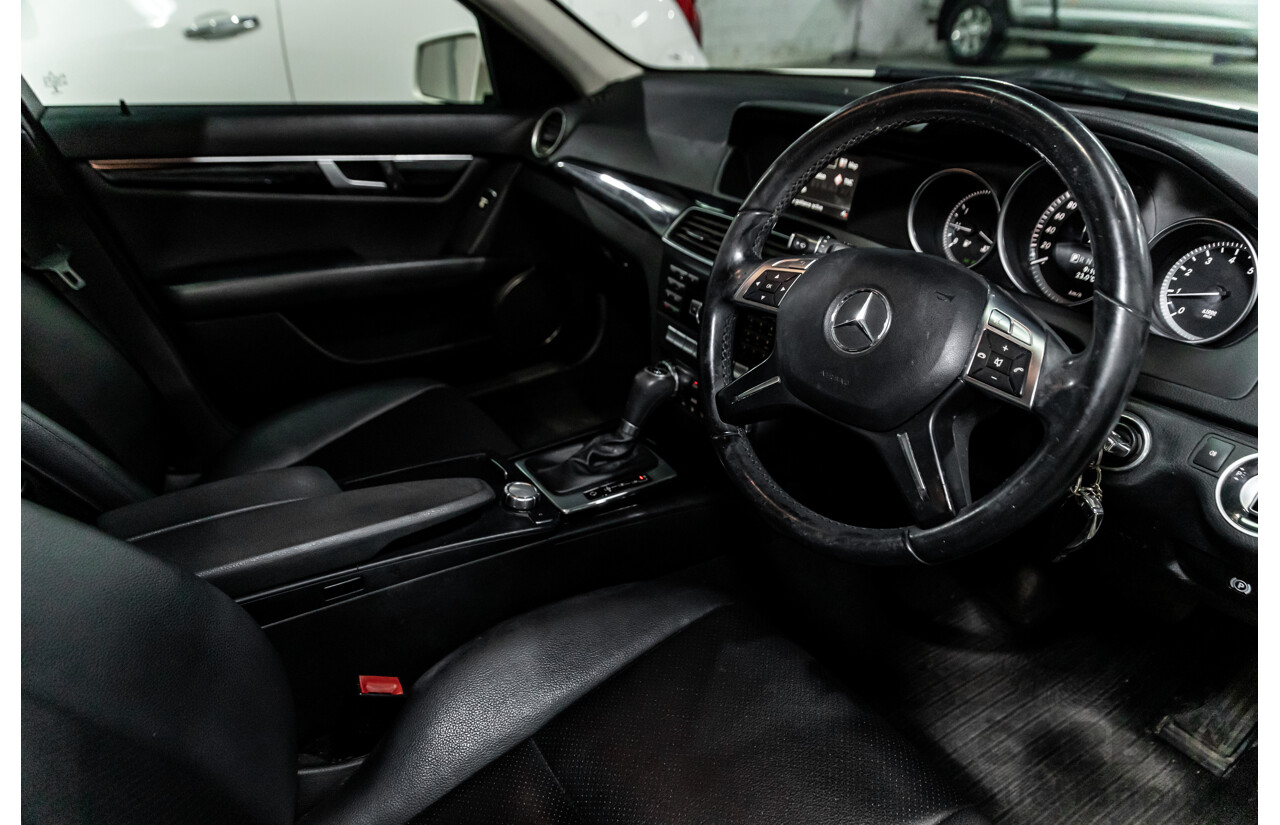 3/2014 Mercedes-Benz C200 W204 MY14 4d Sedan Polar White Turbo 1.8L