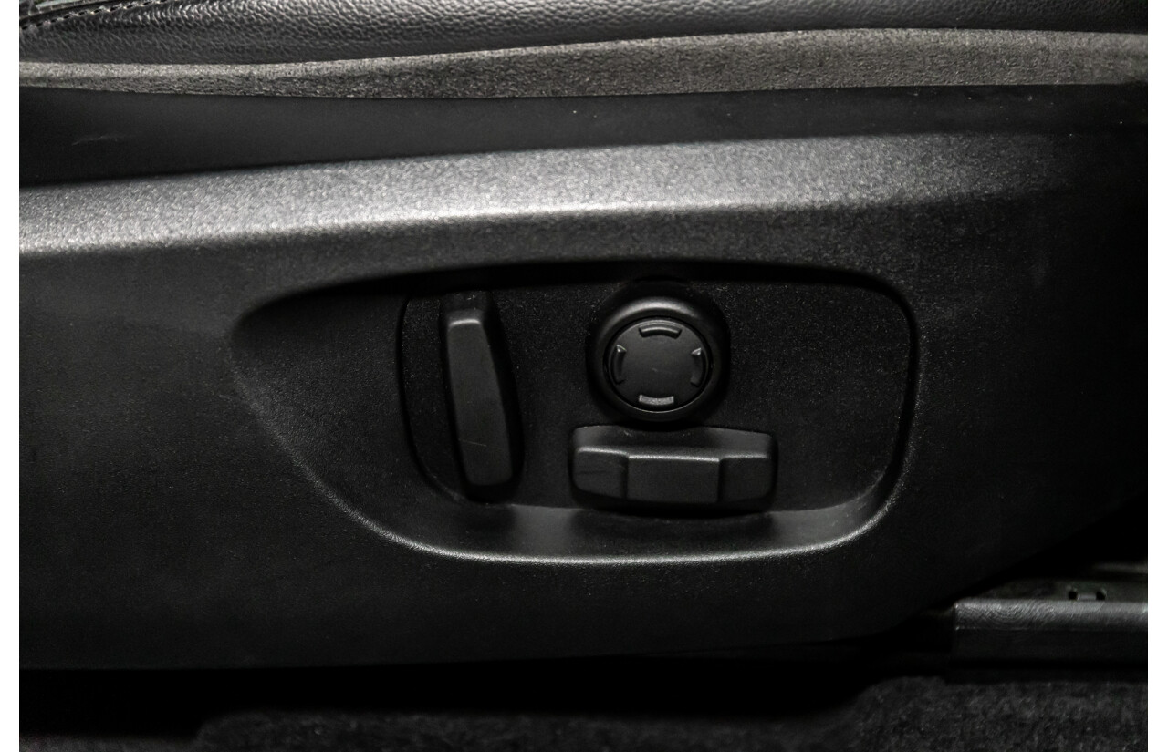 06/2016 Land Rover Discovery Sport TD4 HSE (AWD) LC MY16.5 4d Wagon Santorini Black Metallic Turbo Diesel 2.2L