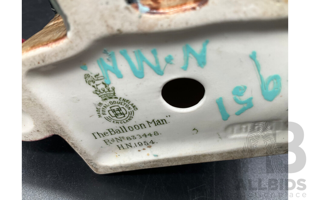 Royal Doulton Figurine - the BALLOON MAN HN1954