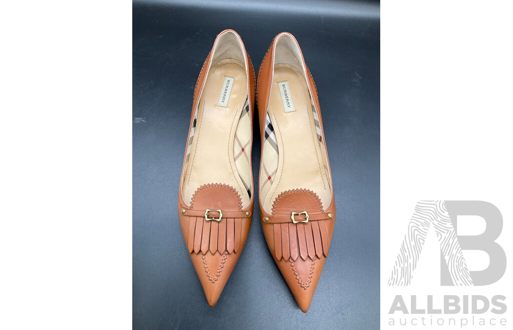 Tan Calf Leather Fringe Pointed Toe Kitten Heels Size US 7.5  Branded BURBERRY
