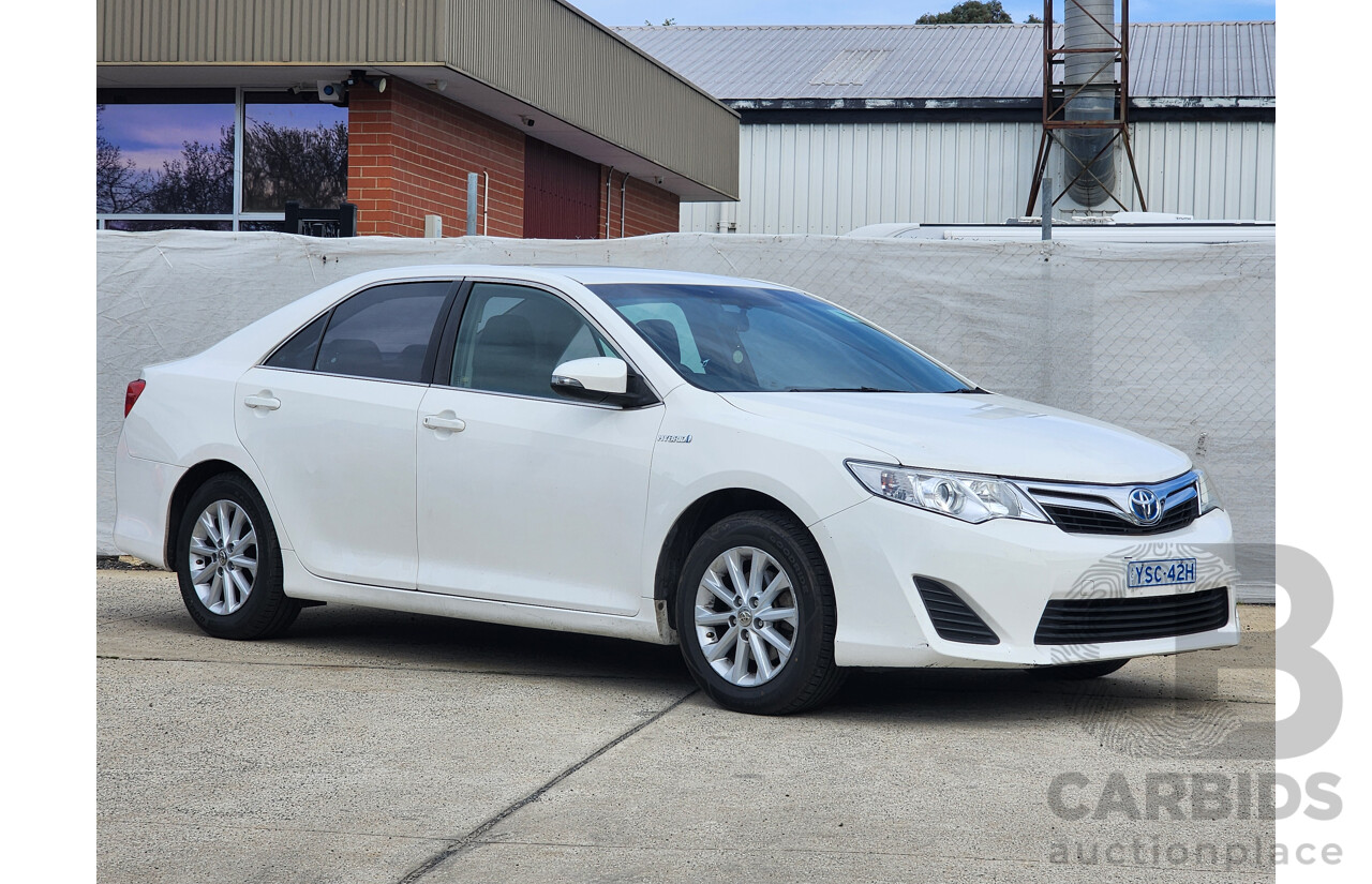 1/2015 Toyota Camry Hybrid H AVV50R 4d Sedan White 2.5L