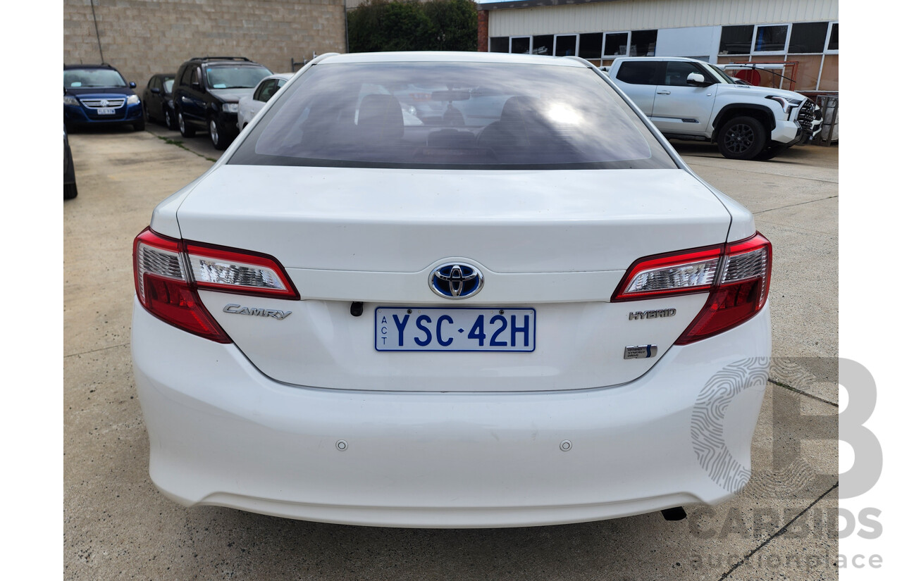 1/2015 Toyota Camry Hybrid H AVV50R 4d Sedan White 2.5L