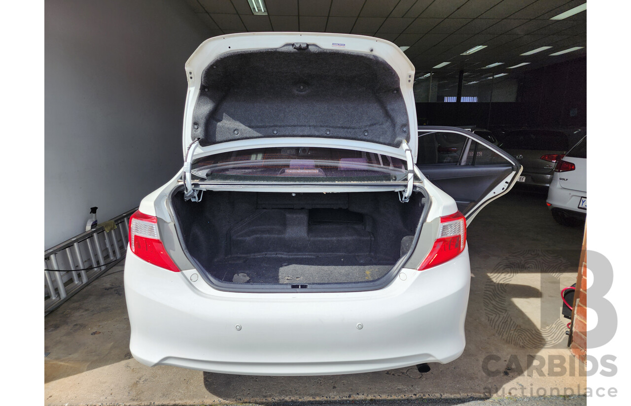 1/2015 Toyota Camry Hybrid H AVV50R 4d Sedan White 2.5L