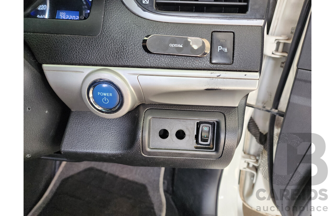 1/2015 Toyota Camry Hybrid H AVV50R 4d Sedan White 2.5L