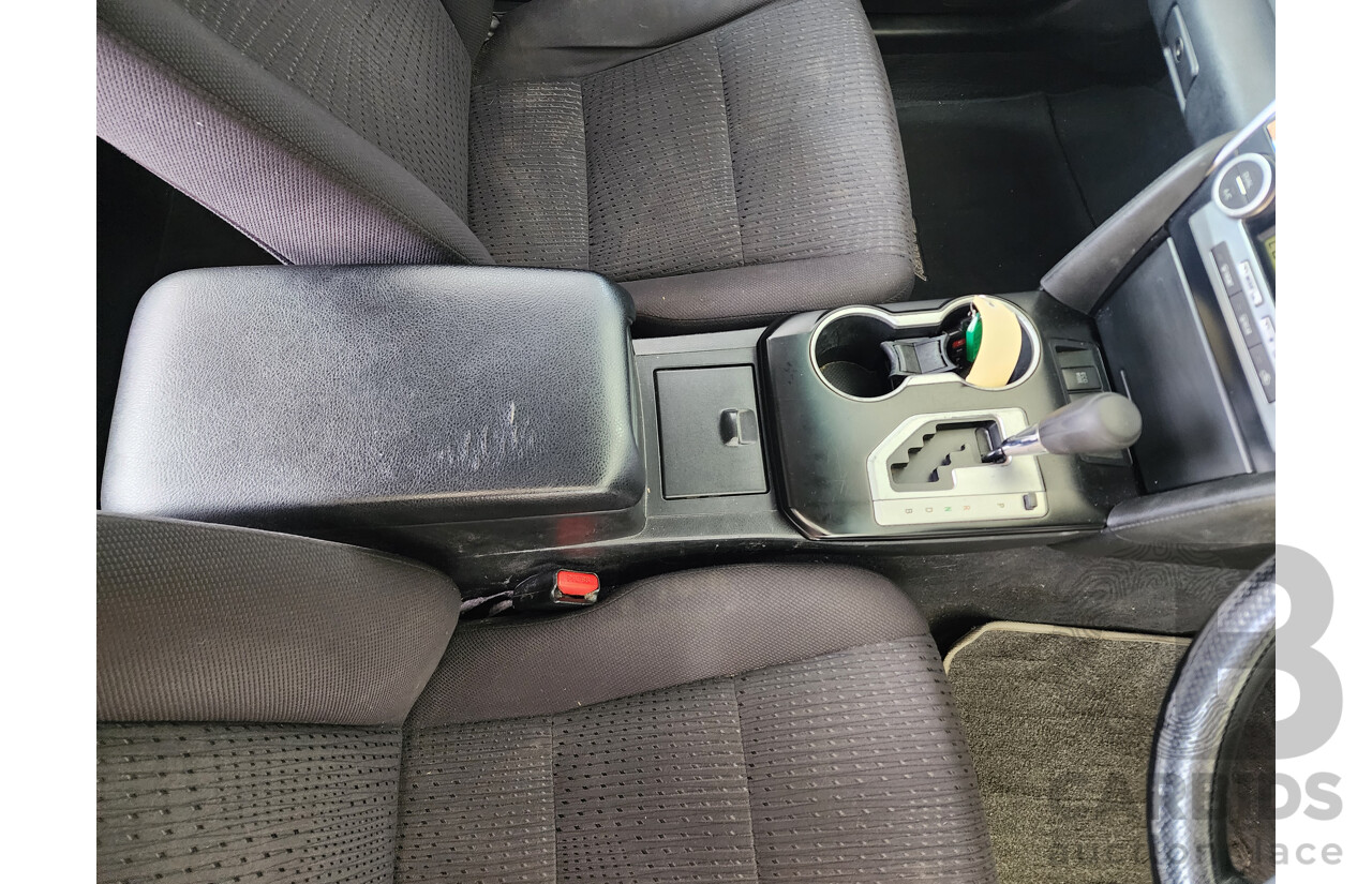 1/2015 Toyota Camry Hybrid H AVV50R 4d Sedan White 2.5L