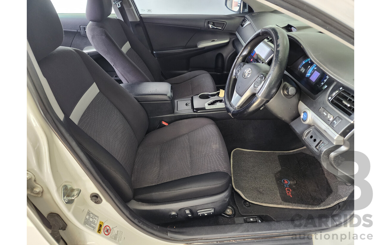 1/2015 Toyota Camry Hybrid H AVV50R 4d Sedan White 2.5L