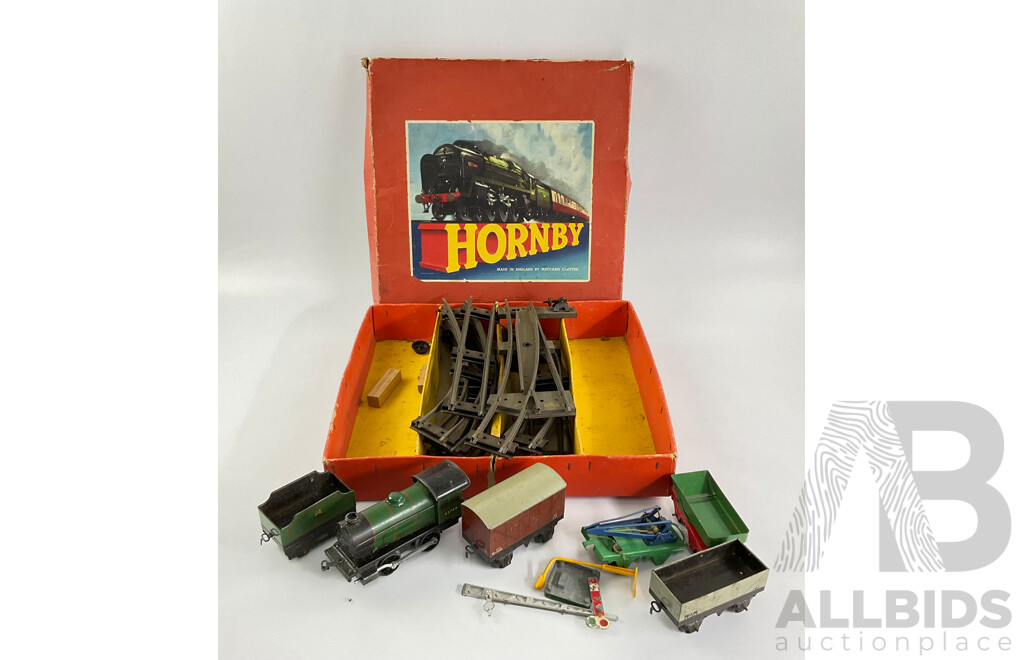 Hornby Clockwork 'O' Gauge Goods Train Set Engine and five wagons