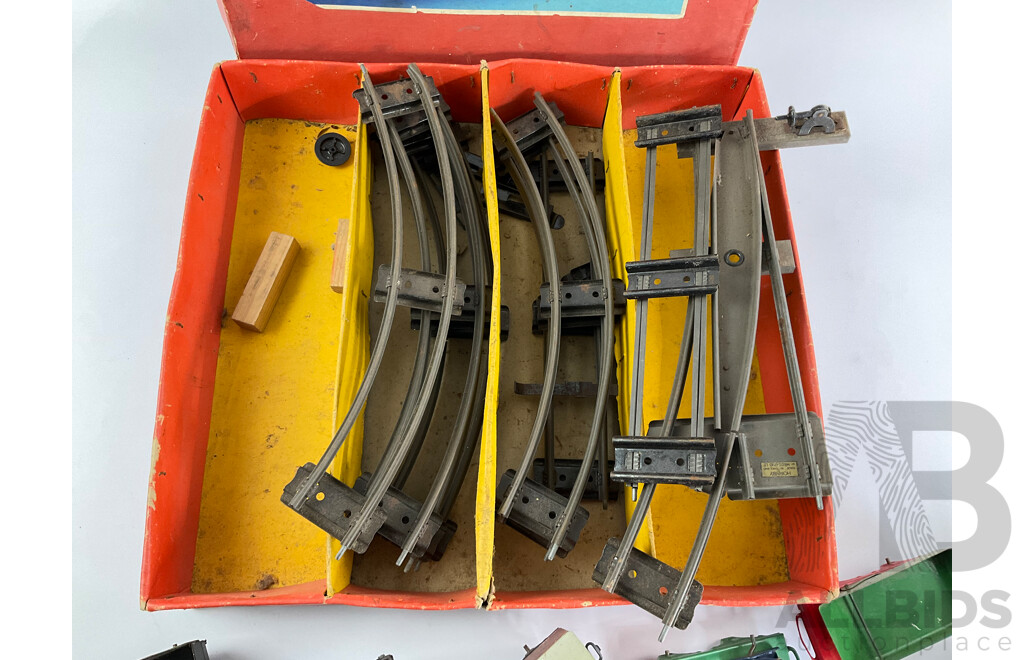 Hornby Clockwork 'O' Gauge Goods Train Set Engine and five wagons