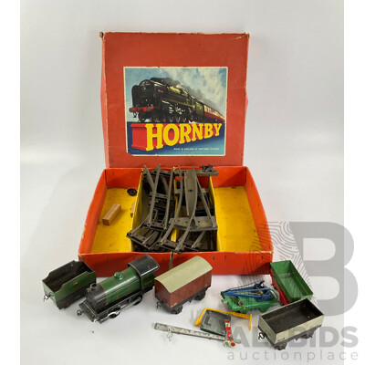 Hornby Clockwork 'O' Gauge Goods Train Set Engine and five wagons