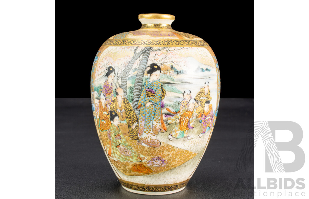 Very Fine Antique Japanese Satsuma Porcelain Vase with Detailed Hand Painted Scenes