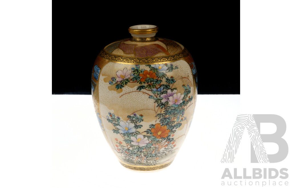 Very Fine Antique Japanese Satsuma Porcelain Vase with Detailed Hand Painted Scenes