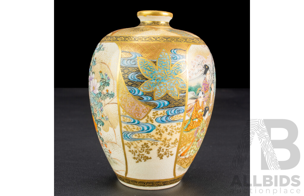 Very Fine Antique Japanese Satsuma Porcelain Vase with Detailed Hand Painted Scenes
