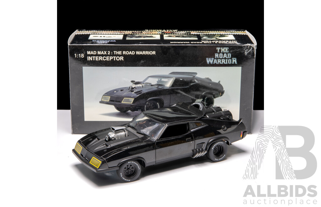 AUTOart Ford XB Falcon GT Coupe Mad Max 2 the Road Warrior Interceptor with Extras 1:18 Scale Model Car