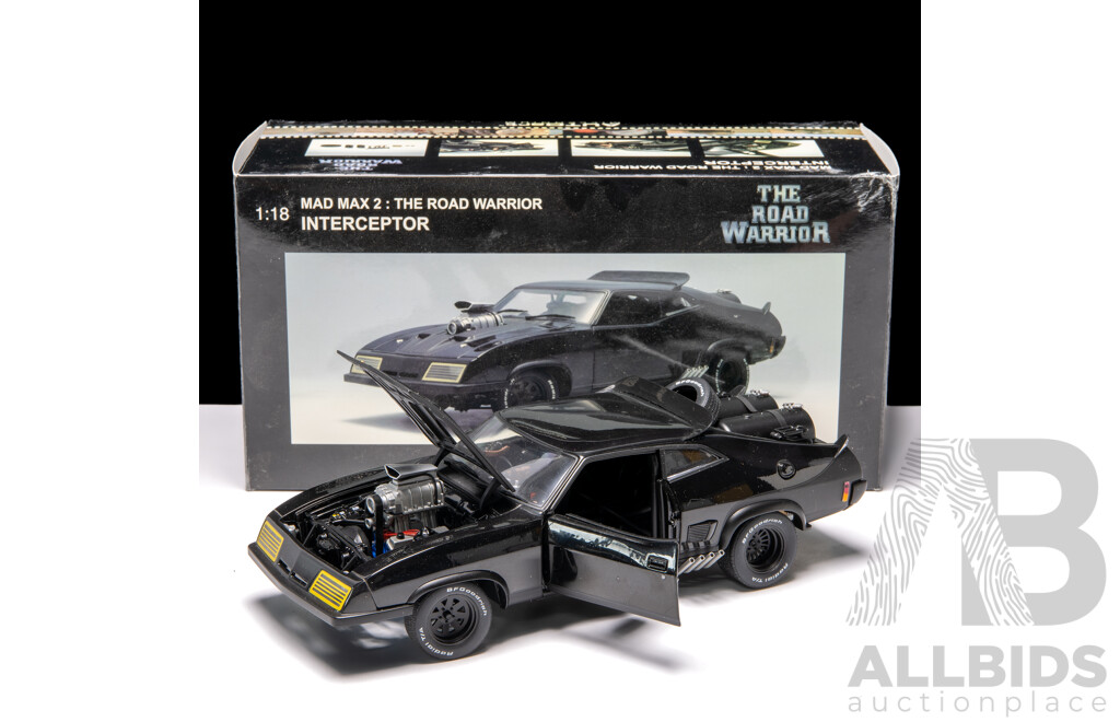 AUTOart Ford XB Falcon GT Coupe Mad Max 2 the Road Warrior Interceptor with Extras 1:18 Scale Model Car