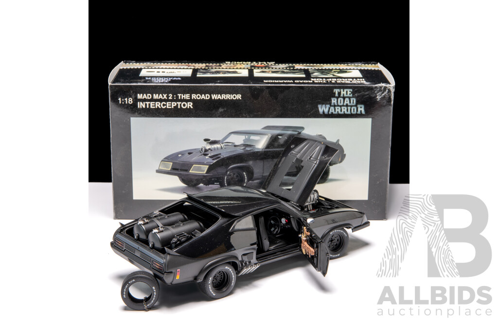 AUTOart Ford XB Falcon GT Coupe Mad Max 2 the Road Warrior Interceptor with Extras 1:18 Scale Model Car