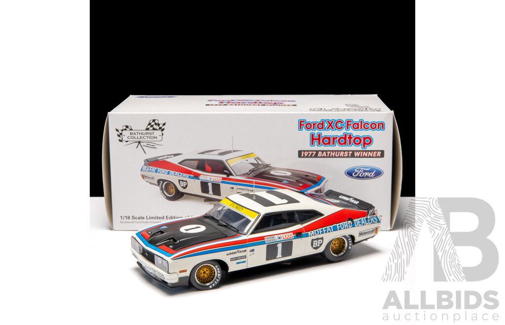 Classic Carlectables 1977 Ford XC Falcon Hardtop Bathurst Winner #1 961/3900 1:18 Scale Model Car - COA Included