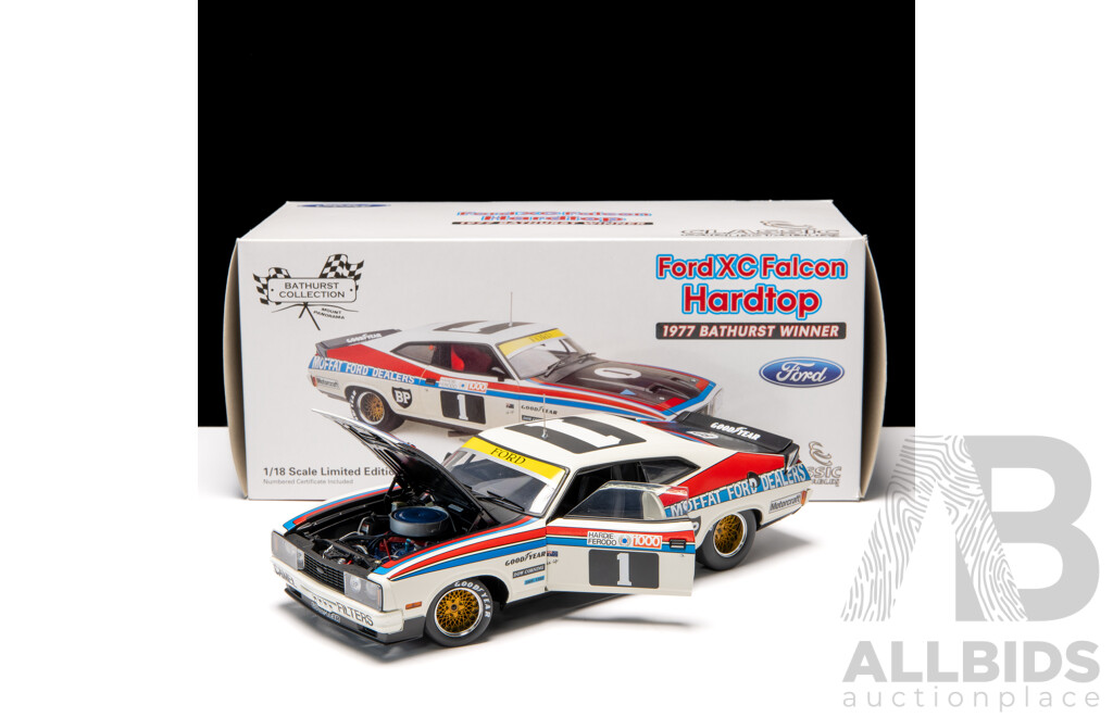 Classic Carlectables 1977 Ford XC Falcon Hardtop Bathurst Winner #1 961/3900 1:18 Scale Model Car - COA Included