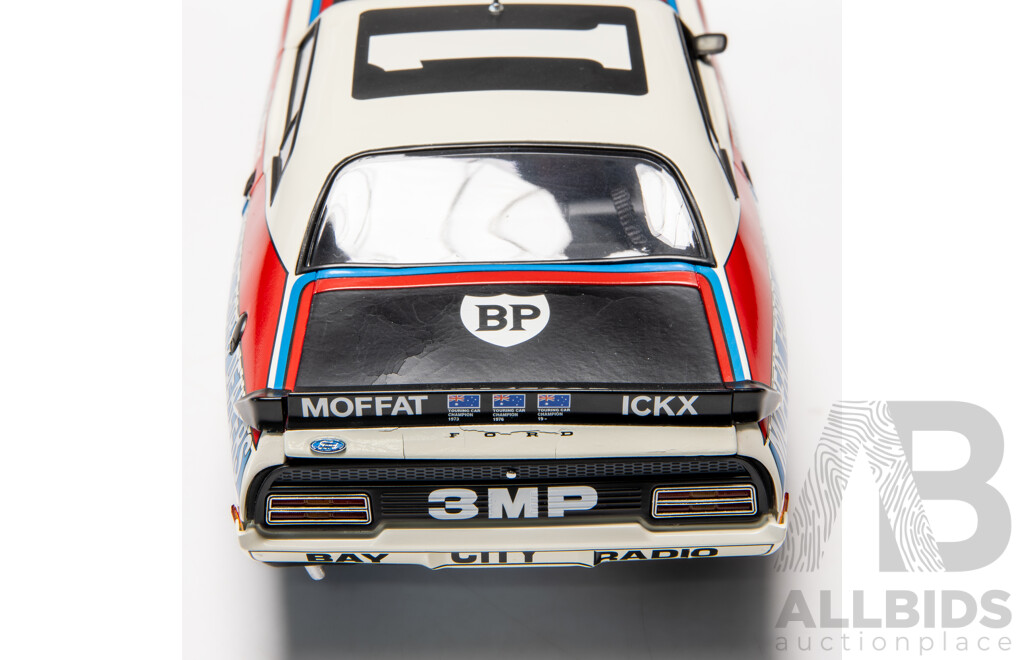 Classic Carlectables 1977 Ford XC Falcon Hardtop Bathurst Winner #1 961/3900 1:18 Scale Model Car - COA Included