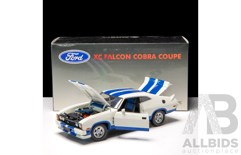 AUTOart Ford XC Cobra Coupe 5.8 White / Blue #3916/7860 1:18 Scale Model Car - COA Included