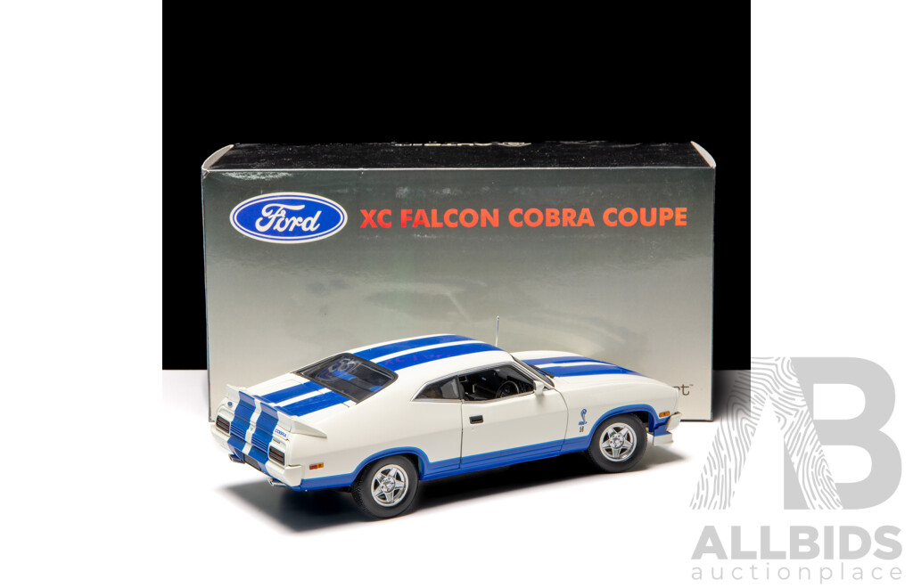 AUTOart Ford XC Cobra Coupe 5.8 White / Blue #3916/7860 1:18 Scale Model Car - COA Included