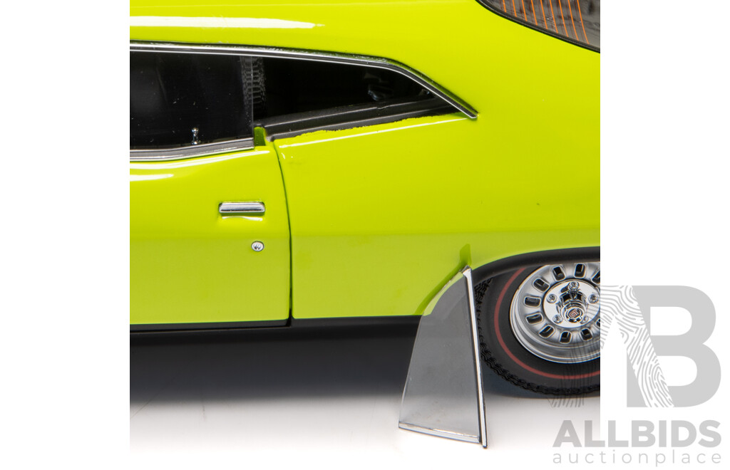 Classic Carlectables Ford XA Falcon RPO83 Coupe Lime Glaze W Black #401/700 1:18 Scale Model Car - COA Included