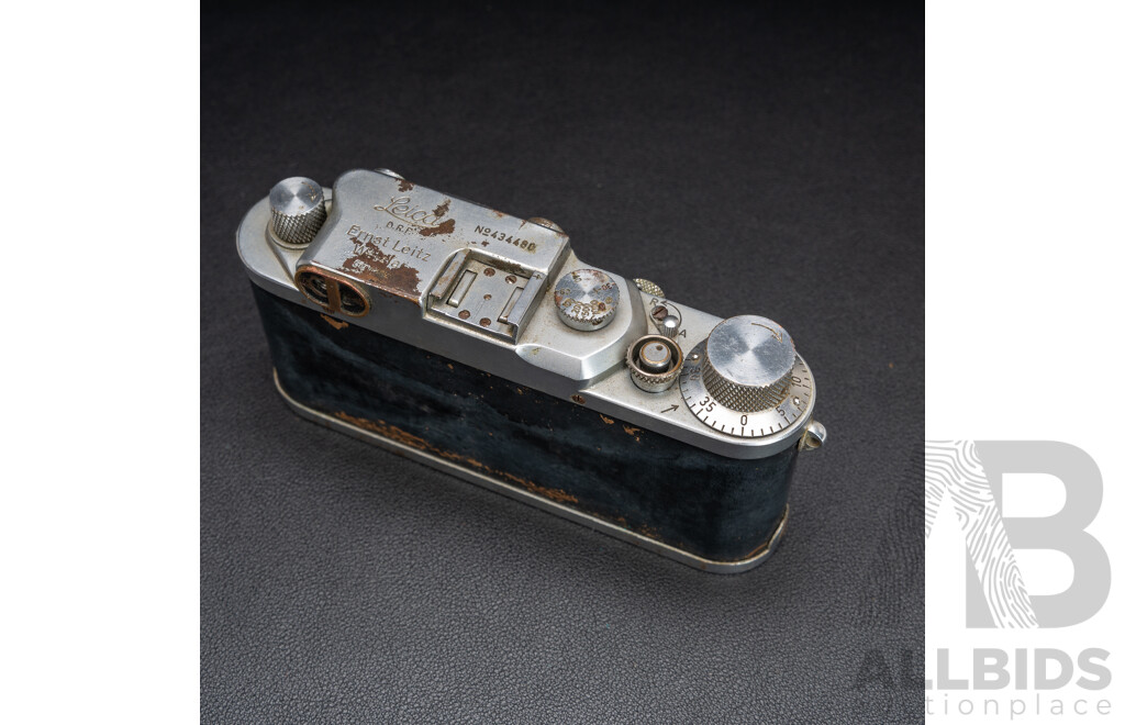 Leica IIIc 35mm LTM Screw-Mount Rangefinder Body Manufactured by Ernst Leitz, Wetzlar, 1948 No. 434480