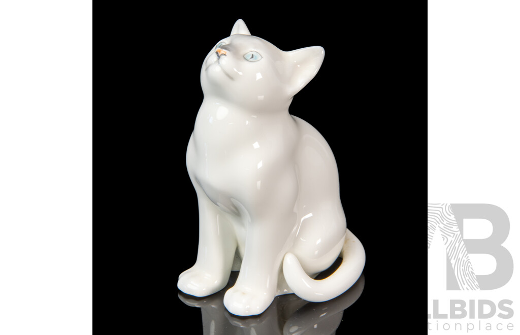 Noritake Studio Collection White Sitting Cat Figurine with Blue Eyes
