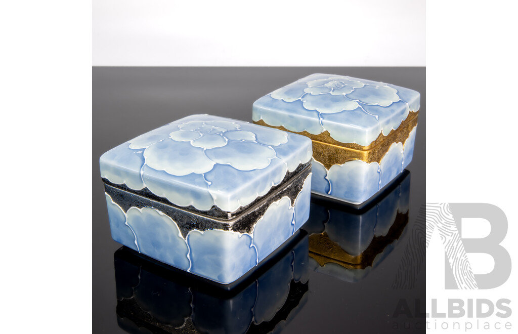 Pair of Vintage Arita Ware Bunzan Peony Corner Boxes – Platinum & Gold