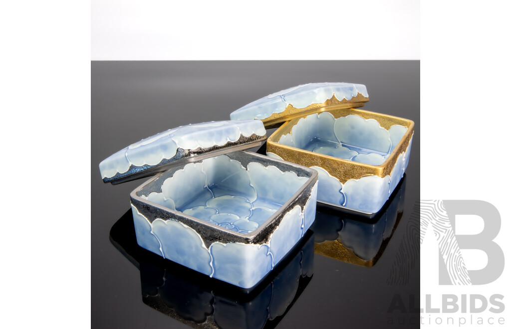 Pair of Vintage Arita Ware Bunzan Peony Corner Boxes – Platinum & Gold