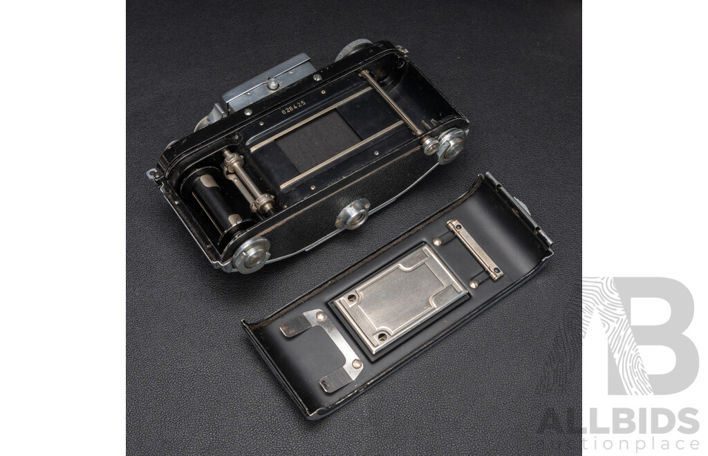 Kine Exakta Ihagee Exacta V-4 35mm Film SLR Camera with Case