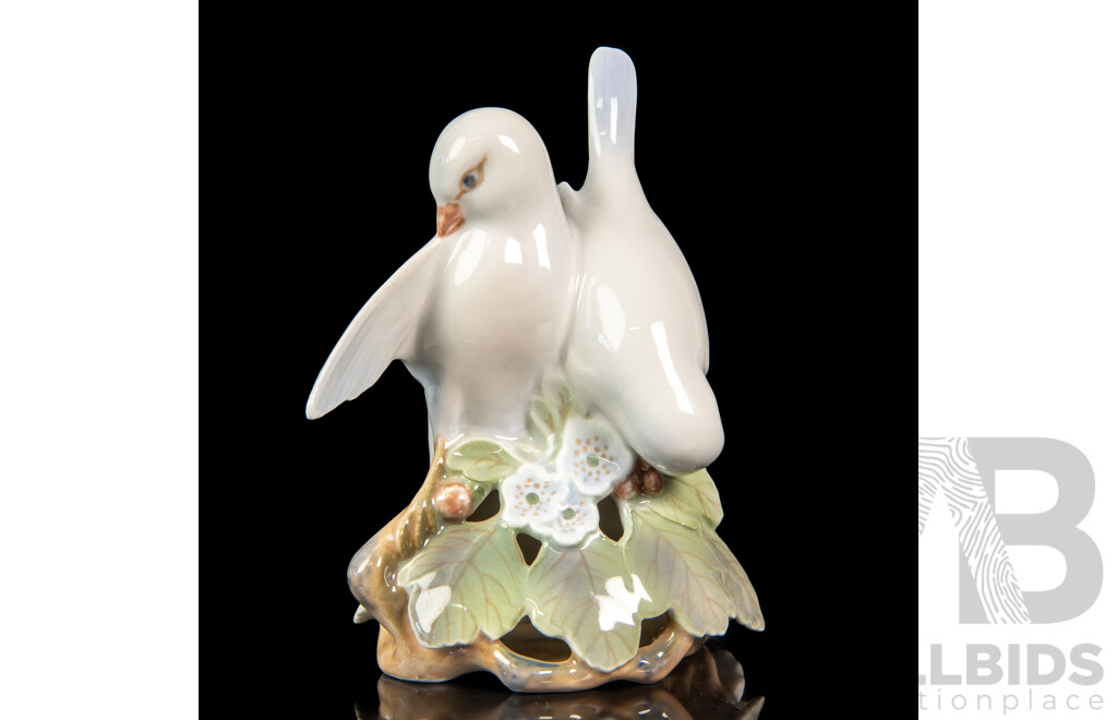 Vintage Royal Copenhagen 402 Porcelain Figurine Two White Doves Denmark Dated 1960