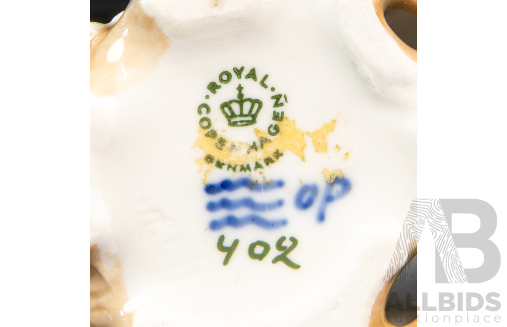 Vintage Royal Copenhagen 402 Porcelain Figurine Two White Doves Denmark Dated 1960