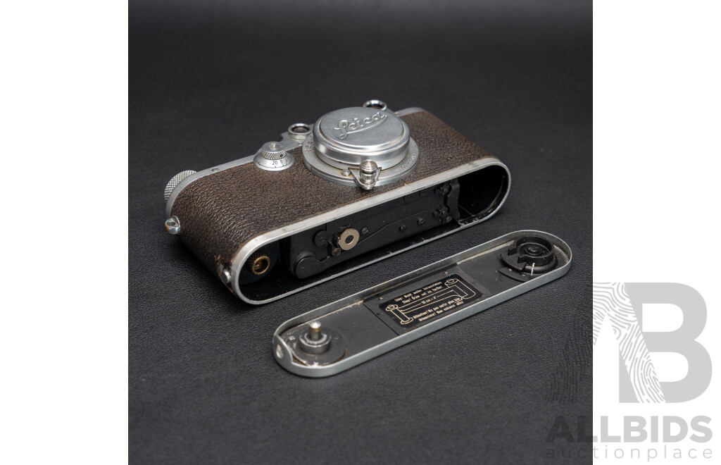 Leica IIIa D.R.P. Screw-Mount Rangefinder Camera (1938) Serial No. 275266 with Leitz Elmar 5cm F/3.5 Lens