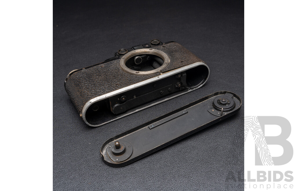 Leica II D.R.P. Screw-Mount Rangefinder Body (1932 Production) Serial No. 77178