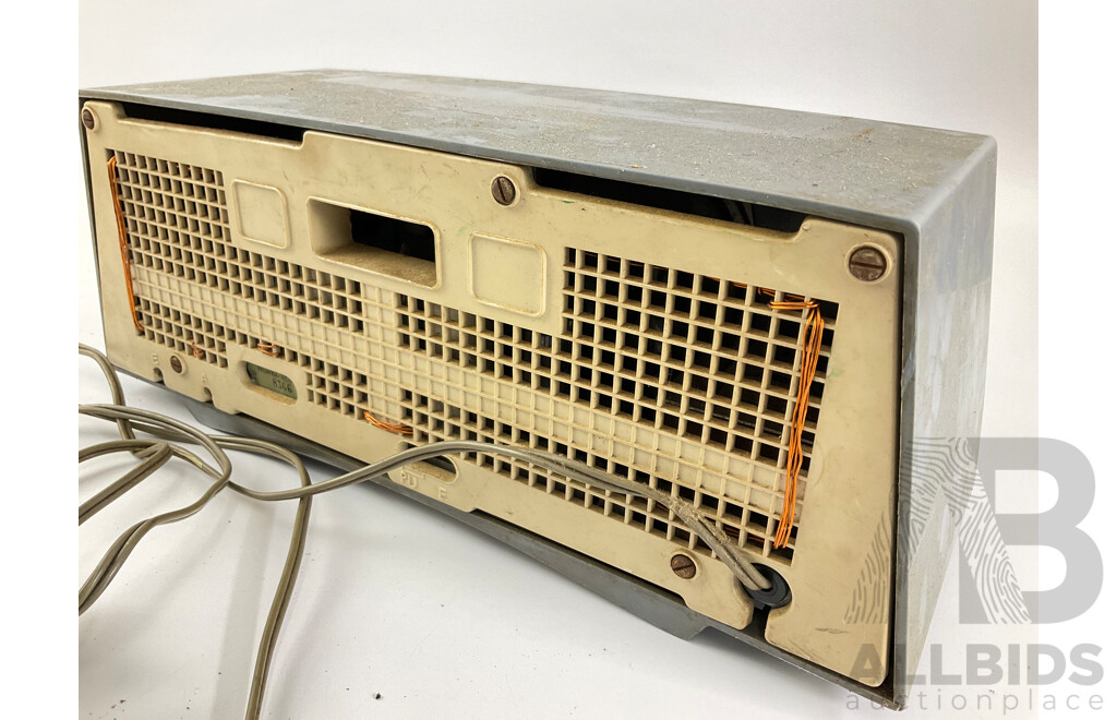 1950's Krisler 11-80 Valve Radio, Made in Australia