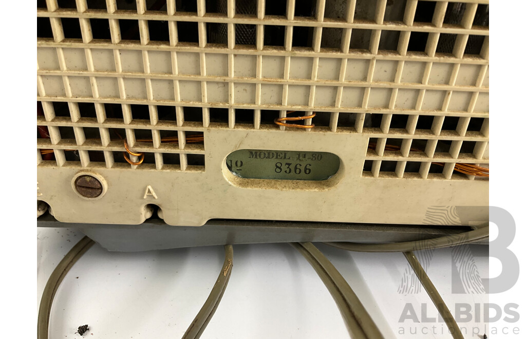 1950's Krisler 11-80 Valve Radio, Made in Australia