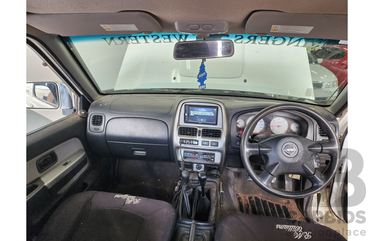 12/2011 Nissan Navara ST-R (4x4) D22 SERIES 5 Dual Cab P/Up White 2.5L