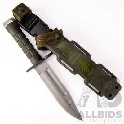 American Buck 188 Bayonet in Sheath with Automatic Sharpener