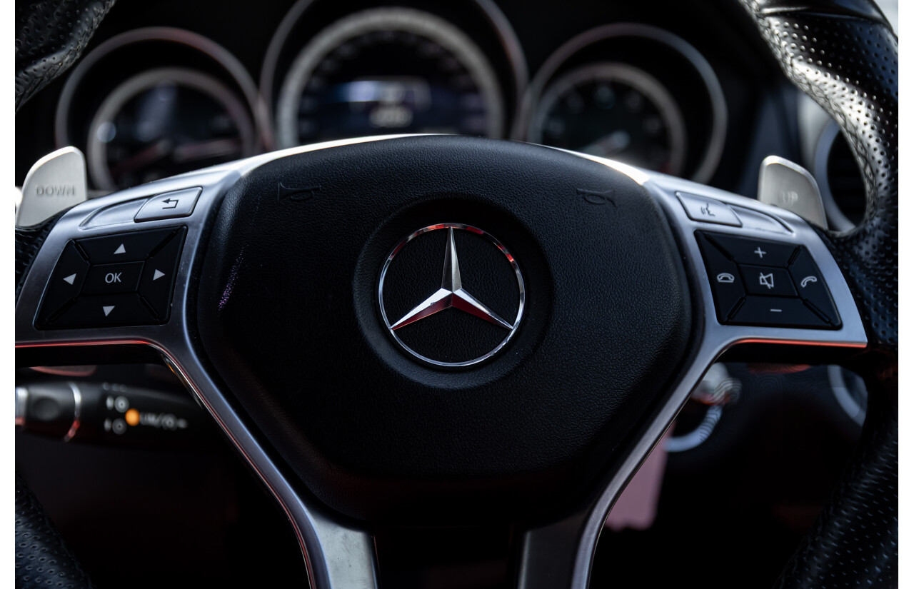 08/2012 Mercedes Benz C63 AMG W204 MY12 4d Sedan Designo Diamond White Bright Metallic V8 6.3L