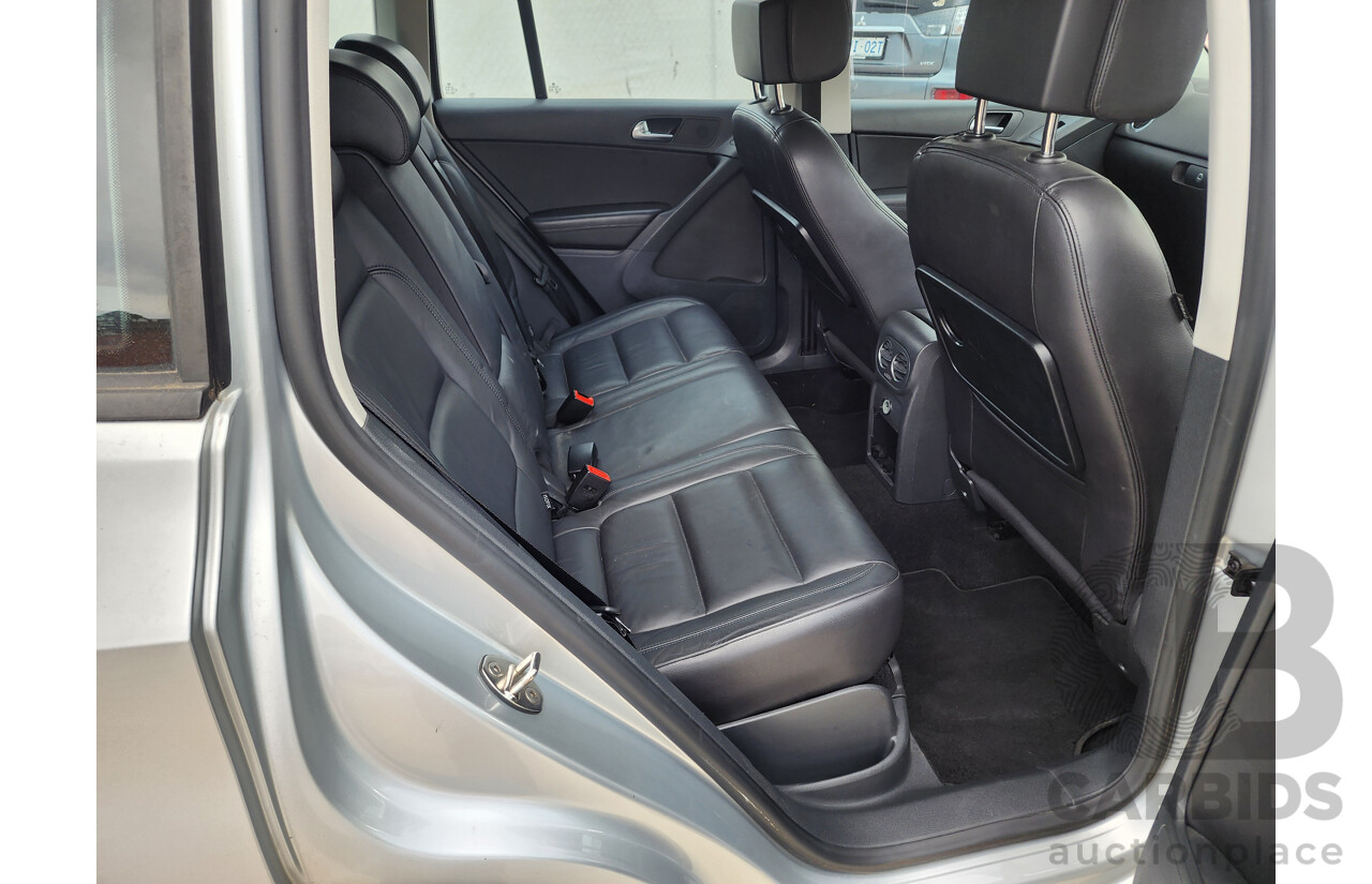 10/2011 Volkswagen Tiguan 125 TSI 5NC MY11 4d Wagon Silver 2.0L