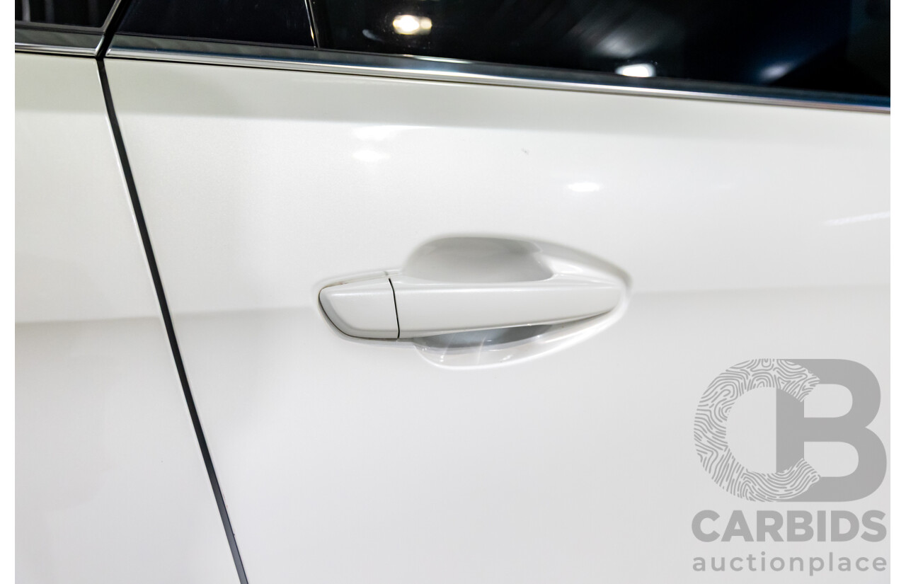 02/2018 Peugeot 5008 GT Line (FWD) P87 MY18.5 4d Wagon Pearl White Turbo 1.6L - 7 Seater