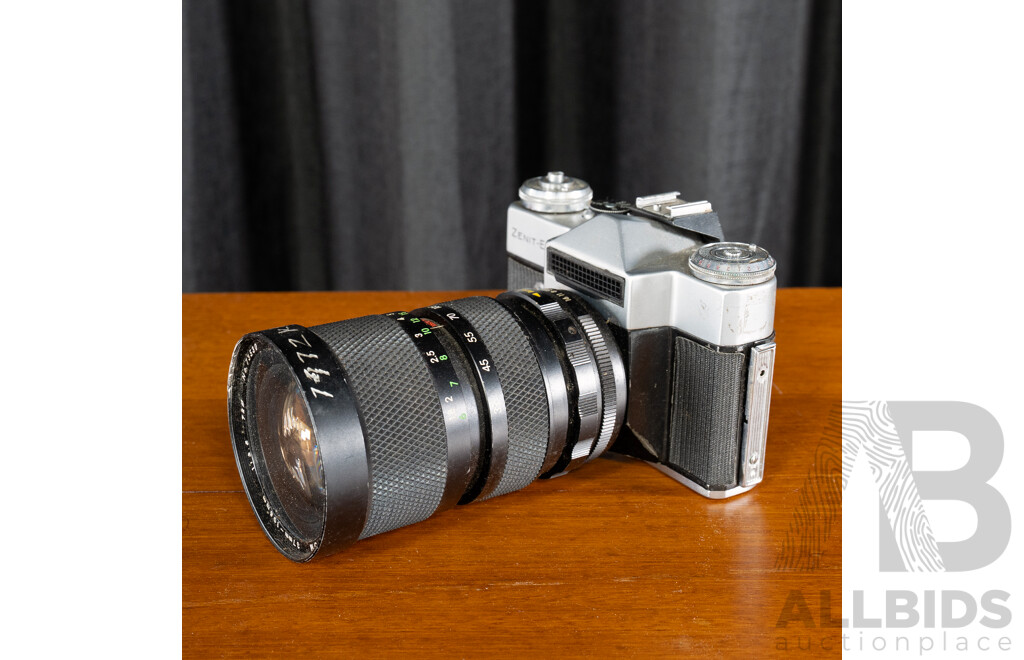 Vintage Zenite-ER 35mm SLR Camera with Zoom Lens