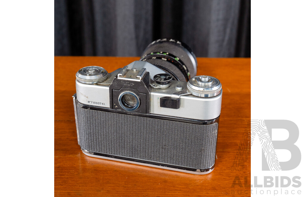 Vintage Zenite-ER 35mm SLR Camera with Zoom Lens