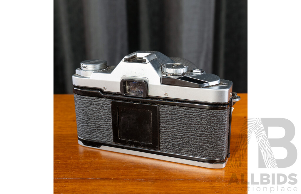 Vintage Olympus OM30 35mm SLR Camera with Zuilar MC Auto Zoom 35 to 70mm F/3.5 to 4.5 Macro Lens