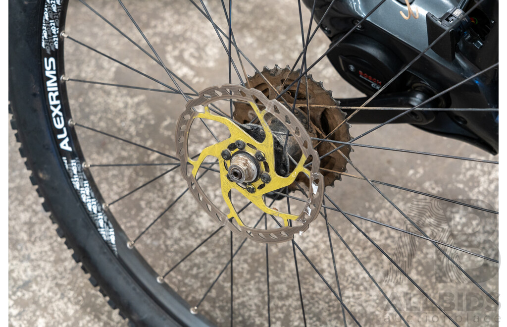 Trek Allant + 9 Speed Electric Bike with Extra Tyre