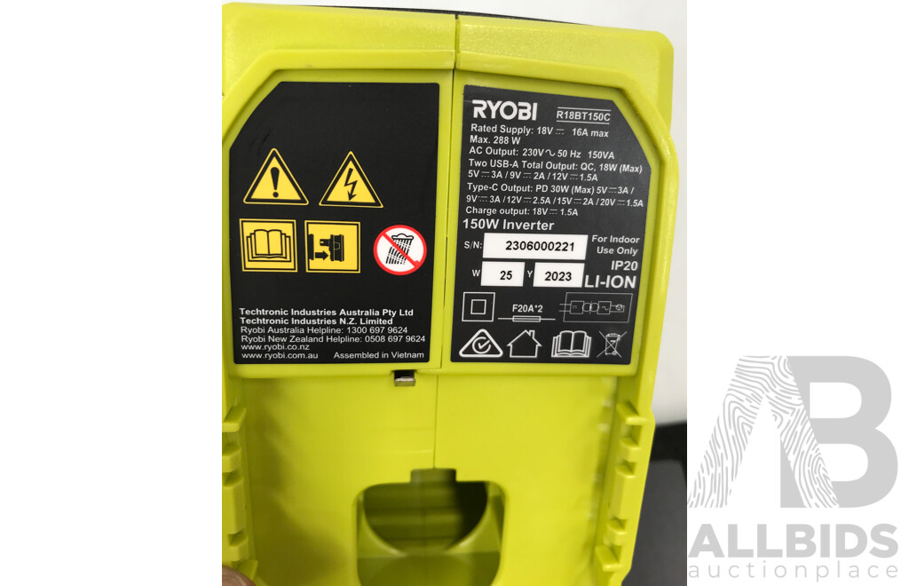 Ryobi 18V ONE+ 150W Inverter with 21W Solar Panel 4.0Ah Kit